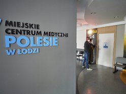 Łódź. Dofinansowanie dla MCM Polesie w Łodzi. Nowy sprzęt i podjazd dla wózków w przychodni Wileńska