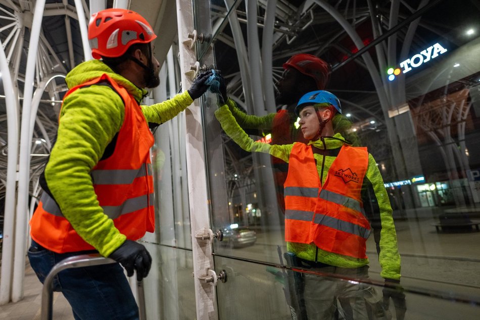 Stajnia Jednorożców w Łodzi wymyta na błysk! Zobacz te prace na wysokościach