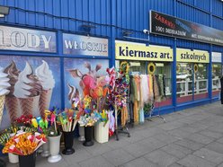 Łódź. Co kupisz w niebieskim pawilonie na Retkini? Szewc, pub, 1001 drobiazgów, zegarmistrz i więcej