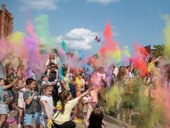 Łódź. Święto Kolorów w Ogrodach Geyera w Łodzi. Świetna zabawa i mnóstwo uśmiechu