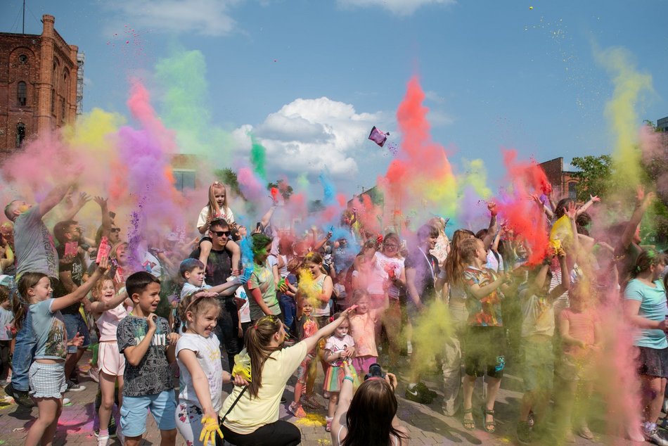 Łódź. Święto Kolorów w Ogrodach Geyera w Łodzi. Świetna zabawa i mnóstwo uśmiechu