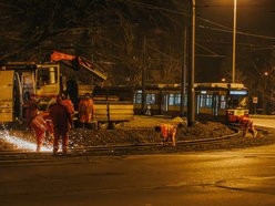 Nocne remonty torowiska MPK Łódź przy Rondzie Lotników Lwowskich
