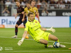 piłkarze na murawie