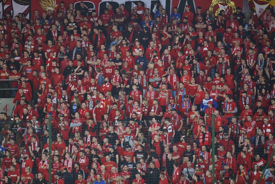 Kibice Widzewa Łódź na trybunach podczas meczu z Górnikiem Zabrze