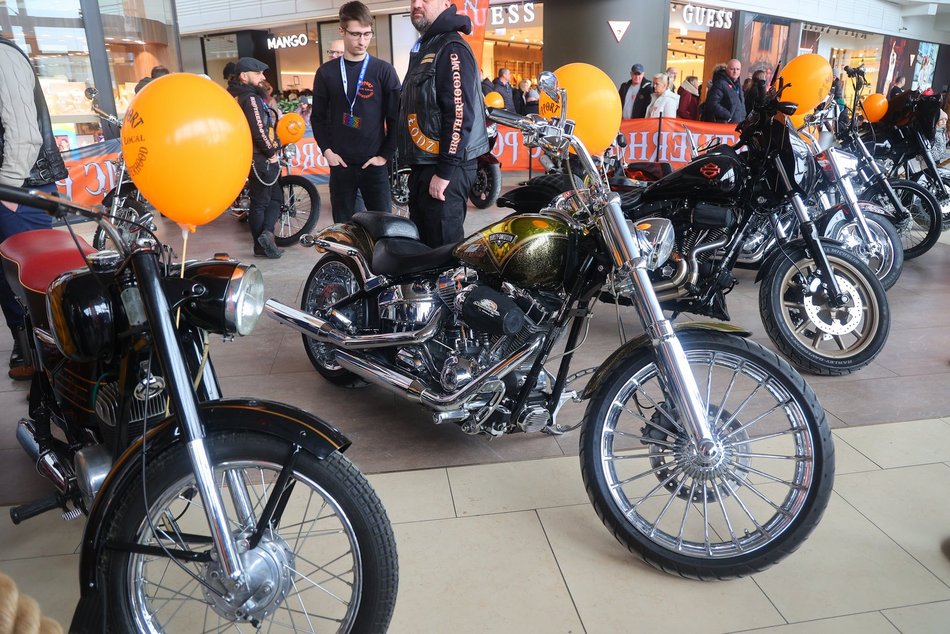 Łódź. WOŚP 2026 w Łodzi wystartował w Manufakturze! Zobacz te wspaniałe motocykle i bolidy