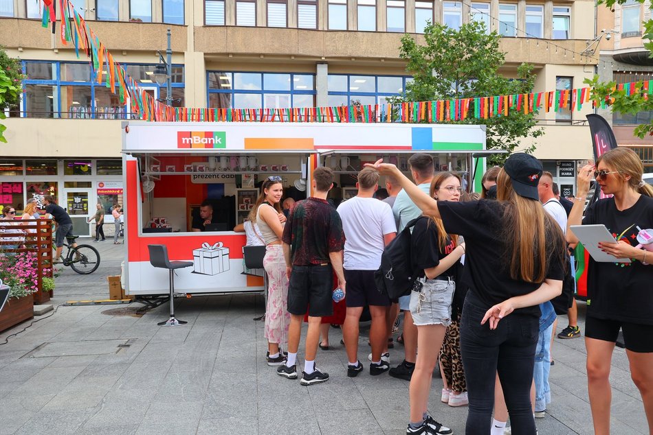 Megazabawa w strefie mBanku z okazji 602. Urodzin Łodzi. Pasaż Schillera zaprasza