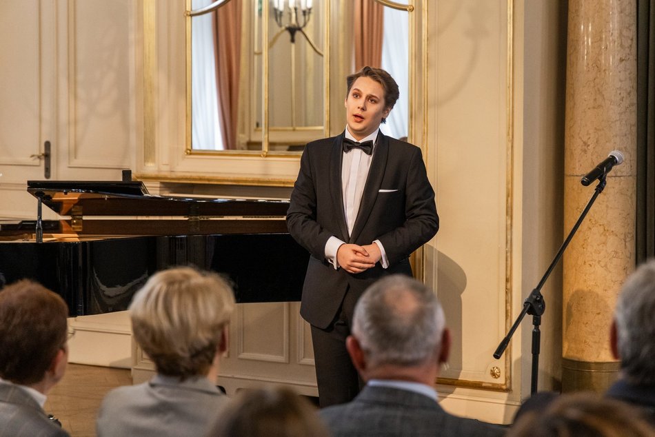 Łódź. Stypendia dla wybitnych uczniów z Łodzi i regionu przyznane. Nagrodzeni także nauczyciele