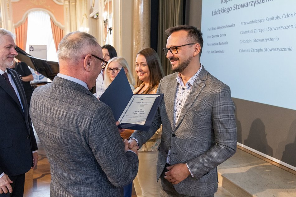 Łódź. Stypendia dla wybitnych uczniów z Łodzi i regionu przyznane. Nagrodzeni także nauczyciele