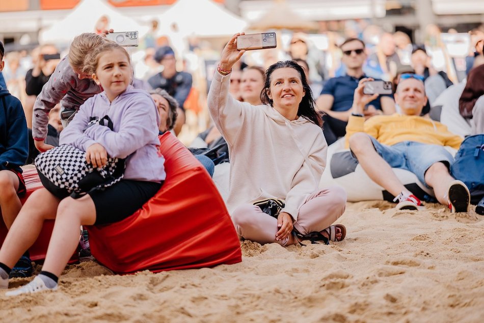 Łódź. Sławosz Uznański-Wiśniewski w kosmosie! Łodzianie oglądali start na Astropikniku w Manufakturze