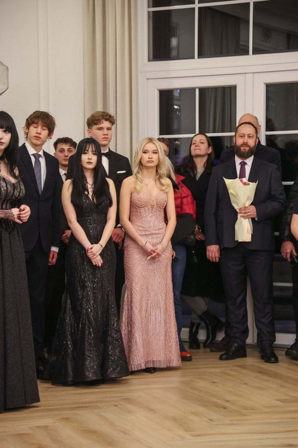 Łódź. Studniówka II LO w Łodzi. Wspaniali maturzyści świętowali w Pałacu Skotniki