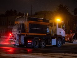 Łódź. Drogowcy walczą z gołoledzią