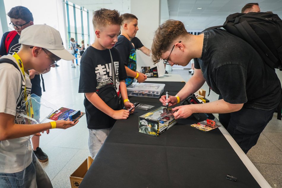 Łódź. Hot Wheels opanowały halę Expo Łódź! Setki miniatur aut, wyścigi na żywo i nie tylko!