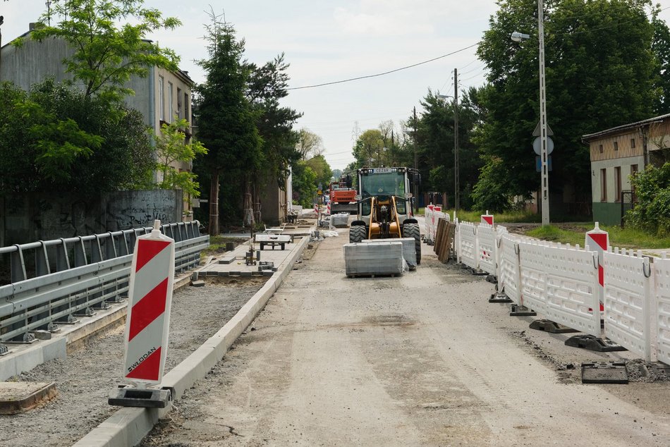 Łódź. Remont Dubois i Polarnej w Łodzi. Widać już nową jezdnię oraz chodniki
