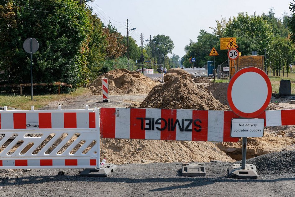 Remont Zakładowej w Łodzi. Zerwali asfalt, pracują nad nową konstrukcją jezdni