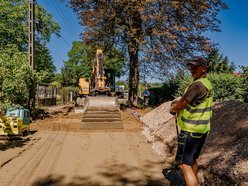 Remont Olkuskiej. Zobacz, jak ciężki sprzęt pracuje na budowie!