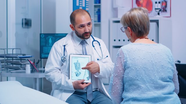 Badania i leczenie osteoporozy w Łodzi. Przebadanych zostanie blisko 100 tys. osób