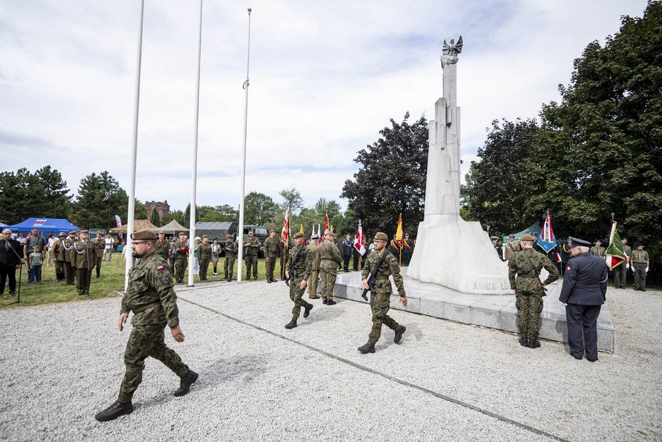 Piknik militarny w parku Helenów