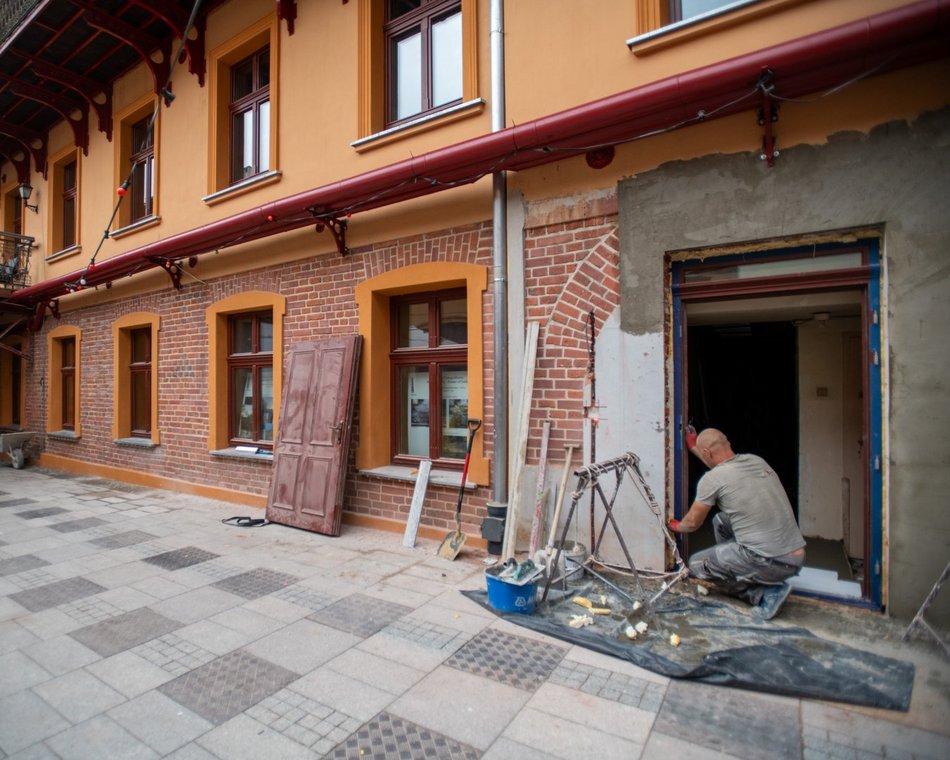 Remont podwórka przy ul. Piotrkowskiej 102 w Łodzi