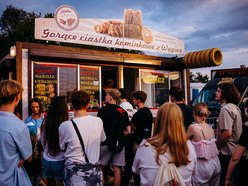 Strefa gastro na Łódź Summer Festival 2025. Sprawdź, co zjesz w food truckach!
