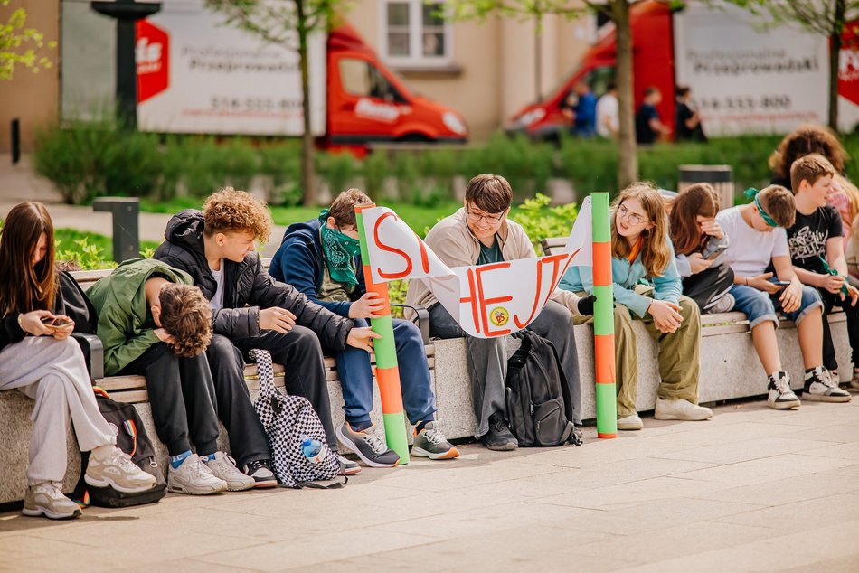 Łódź. Marsz Przeciwko Przemocy i Hejtowi przeszedł Piotrkowską. Uczniowie w ważnej sprawie!