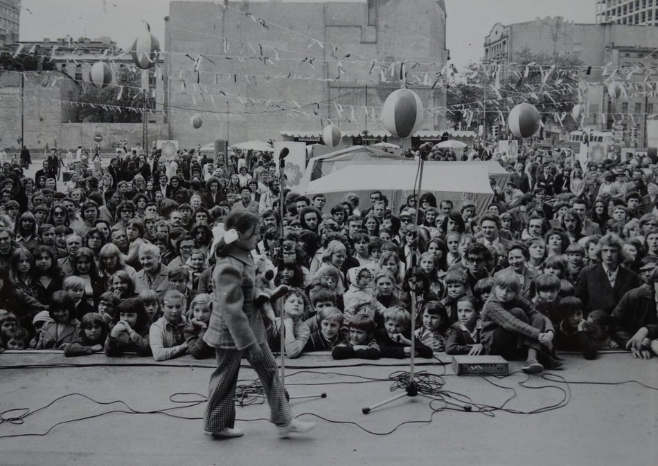 Łódzkie pochody pierwszomajowe. Specjalne platformy, flagi, hasła i dobrowolny przymus