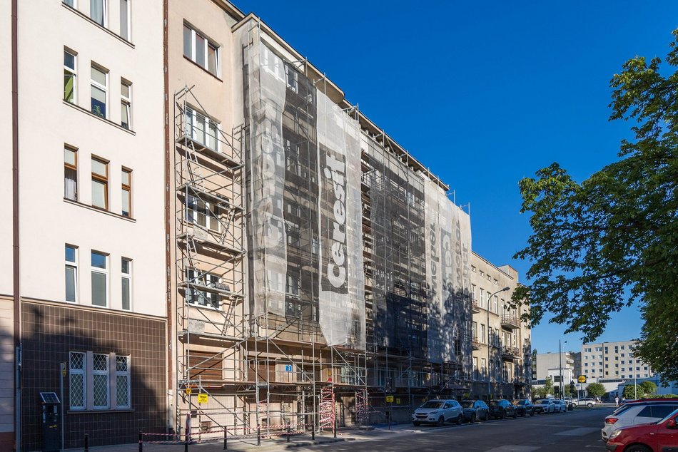 Perełka modernizmu przy Anstadta do remontu. Skryła się już właśnie za rusztowaniami