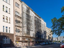 Perełka modernizmu przy Anstadta do remontu. Skryła się już właśnie za rusztowaniami