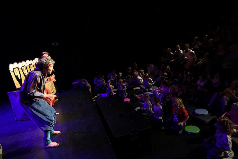 Łódź. Baśniowa Piotrkowska w Łodzi. W repertuarze "Alibaba i czterech rozbójników"