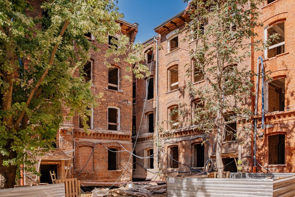 Famuły przy Ogrodowej 24 w Łodzi na półmetku odnowy!