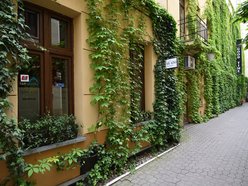 woda z kranu w hotelowych wnętrzach