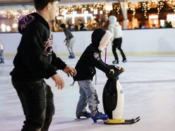 Ostatnie dni lodowiska w Manufakturze! Łodzianie korzystają z uroków zimy!