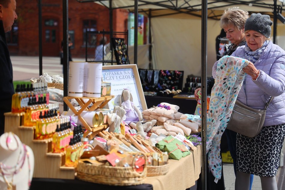 Łódź. Niedziela na targach rękodzieła w Manufakturze