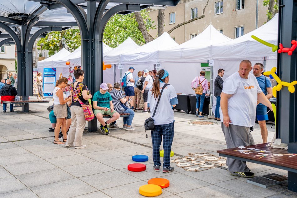 Łódź. Piknik bez barier w Łodzi. Stary Rynek tętnił życiem i pozytywną energią