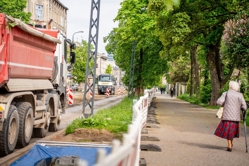 Łódź. Remont Rzgowskiej w Łodzi na pełnych obrotach. Zniknęło torowisko MPK Łódź i stary asfalt!