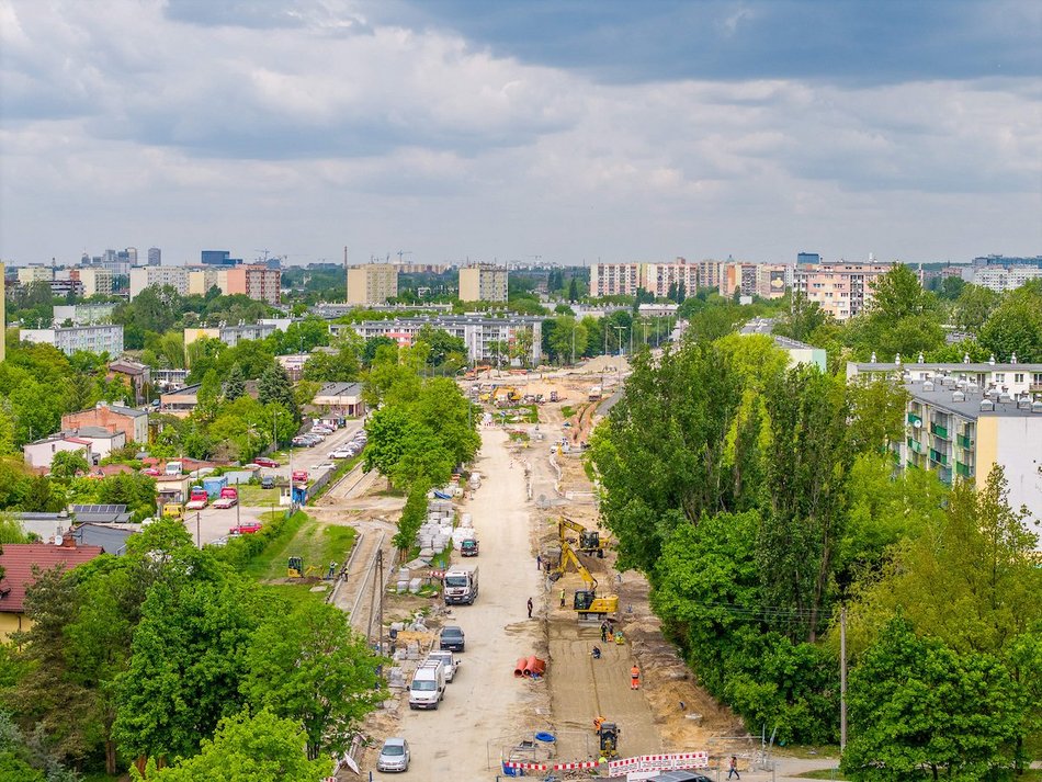 Łódź. Remont Śmigłego-Rydza i Niższej w Łodzi. Budują konstrukcję nowego torowiska