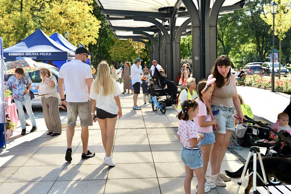 Łódź. Światowy Dzień Zwierząt na Starym Rynku w Łodzi. Psy, konie, a nawet... jerze!