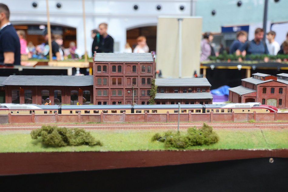 Łódź. Wystawa Makiet Kolejowych na dworcu Łódź Fabryczna. Święto miłośników pociągów