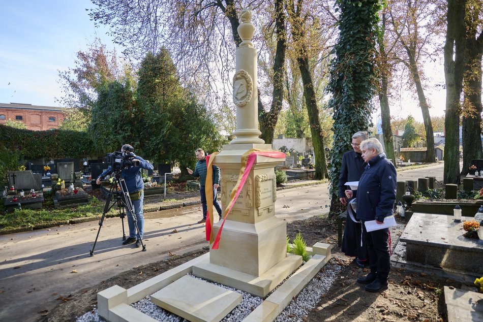 Stary Cmentarz w Łodzi. Odsłonięto Pomnik Pierwszych Łodzian