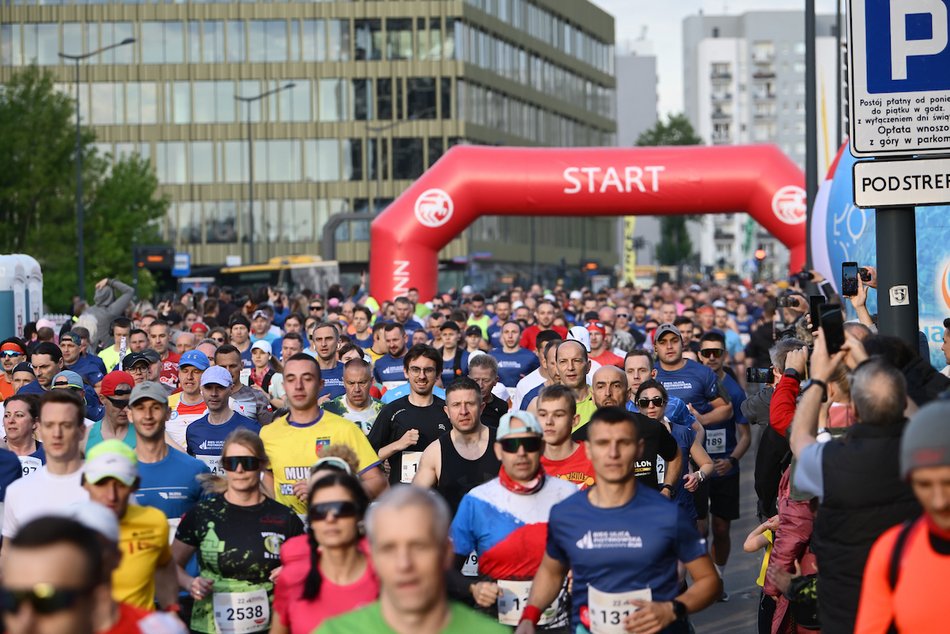 Łódź. Bieg Ulicą Piotrkowską Rossmann Run 2025 wystartował! Walka o życiowe rekordy