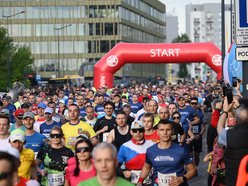 Łódź. Bieg Ulicą Piotrkowską Rossmann Run 2025 wystartował! Walka o życiowe rekordy