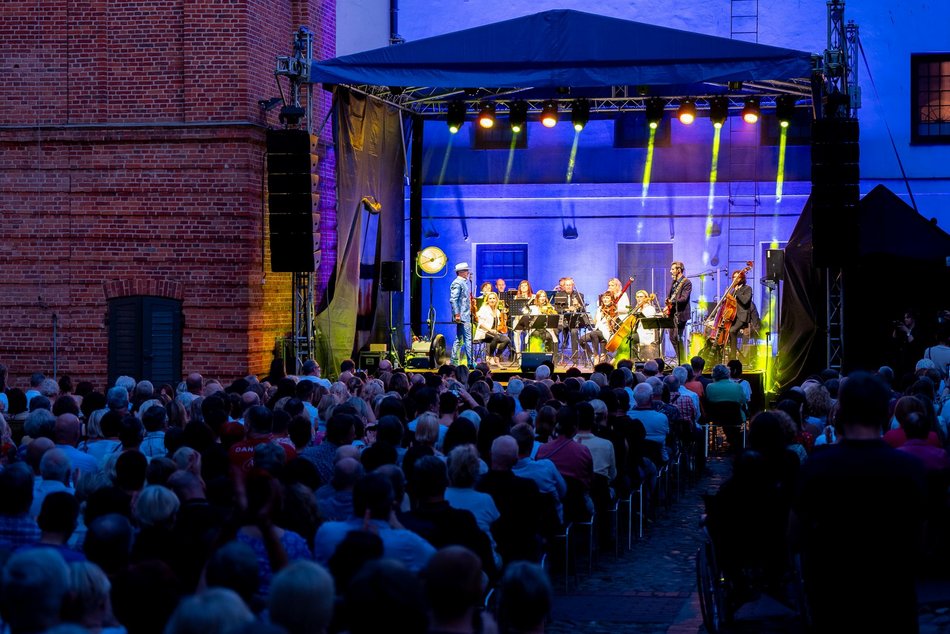 Sierpień w Centralnym Muzeum Włókiennictwa w Łodzi. Warsztaty, koncerty i oprowadzania