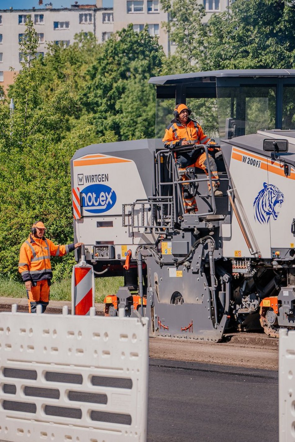 Łódź. Na Julianowskiej drogowcy wymieniają nawierzchnię