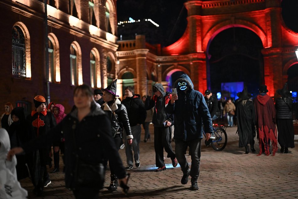 Łódź. Halloweenowa parada przeszła Piotrkowską w Łodzi. Tłumy duchów, czarownic i zombie!