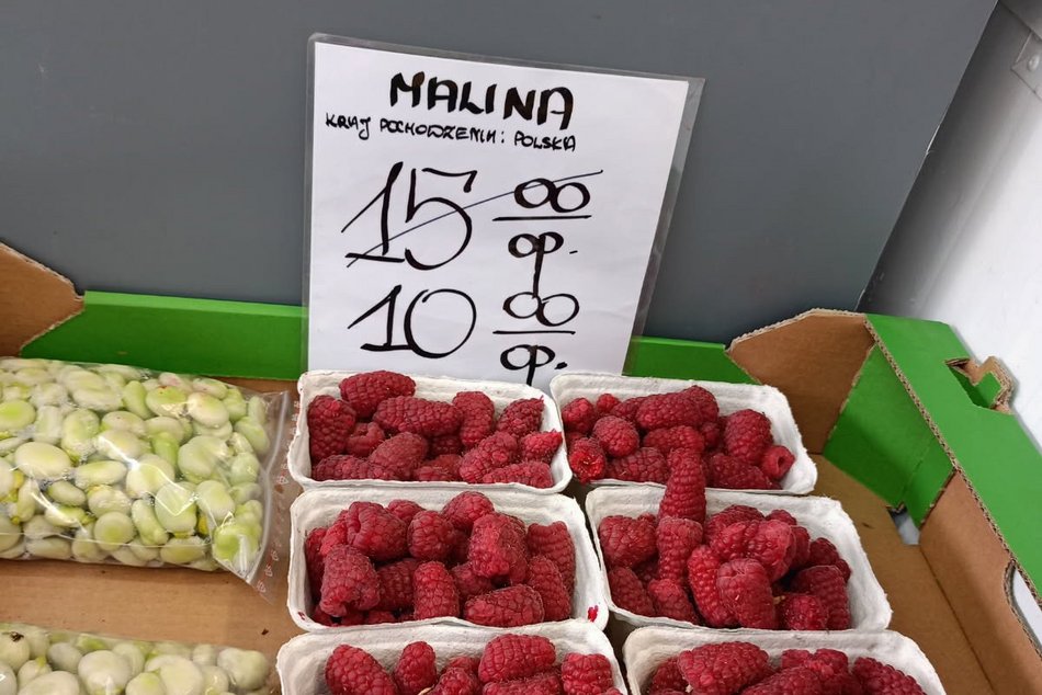 Cena truskawek, czereśni i borówek na rynkach w Łodzi