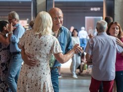 Karnawał w Łodzi dla seniorów. Bale przebierańców, potańcówki w MSK, koncert latino