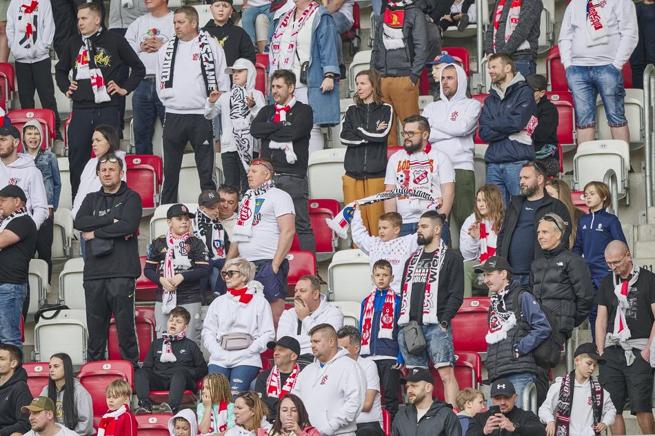 Kibice ŁKS Łódź na meczu z Radomiakiem Radom