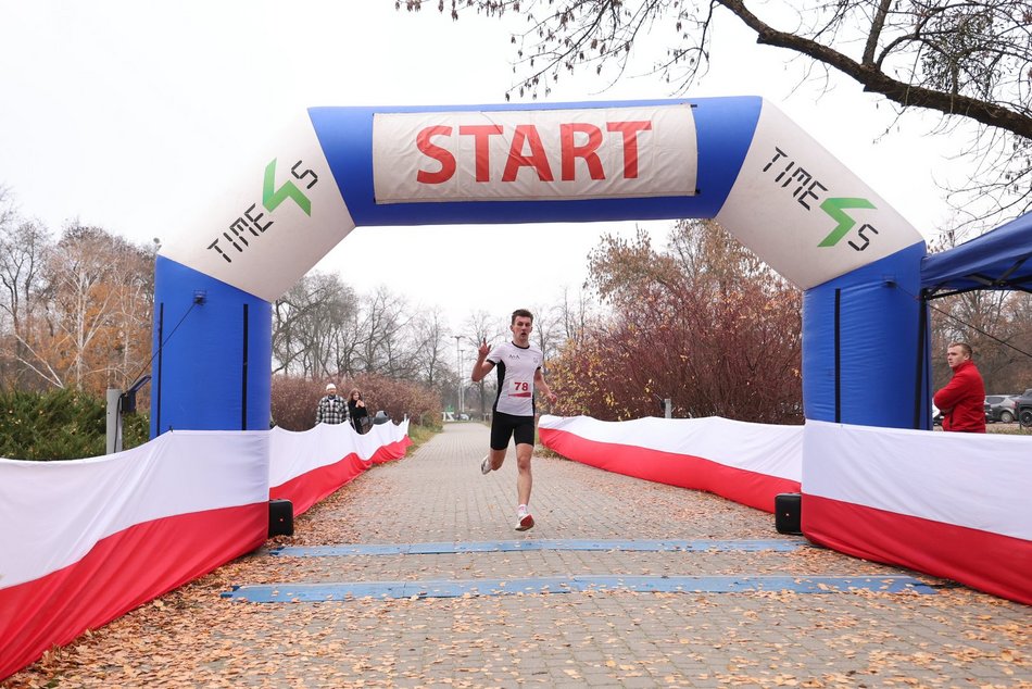Bieg Niepodległościowa 5 w parku Na Zdrowiu w Łodzi. Odszukaj się w galerii!