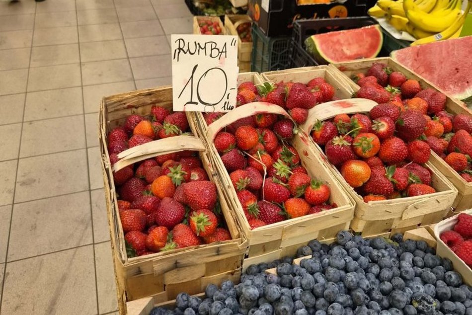 Cena truskawek, czereśni i borówek na rynkach w Łodzi