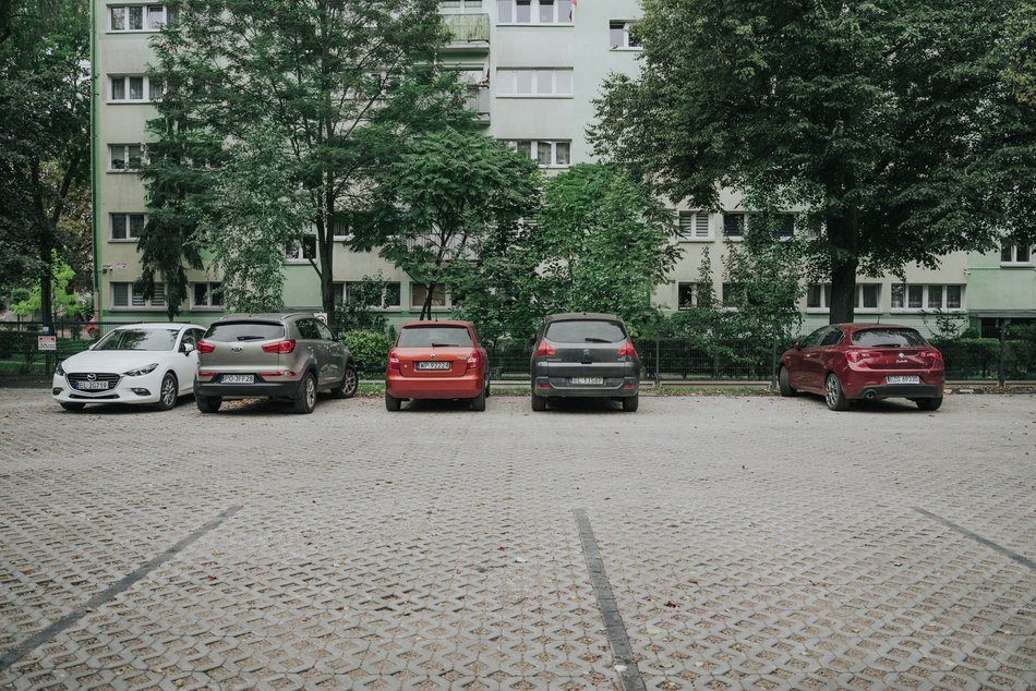 Łódź. Nowy parking na Kozinach w Łodzi. Tego potrzebowali mieszkańcy