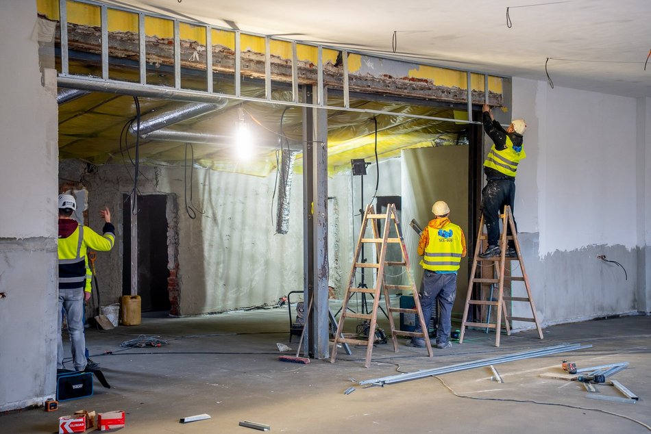 Łódź. Remont OSP na Wiskitnie w Łodzi postępuje. Nowy dach, ściany i okna!